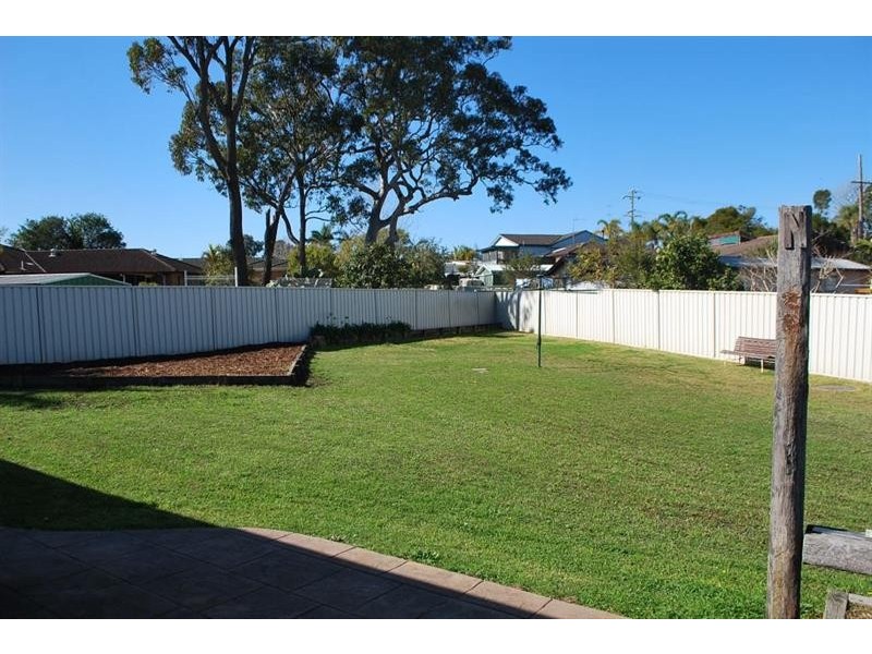 27 Bromley Ct, Lake Haven NSW 2263