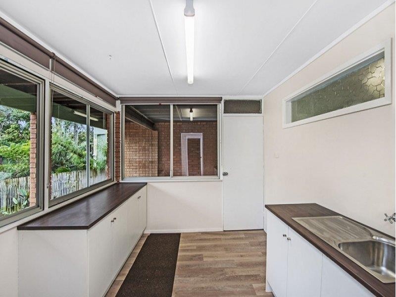17 Donegal St, Berkeley Vale NSW 2261