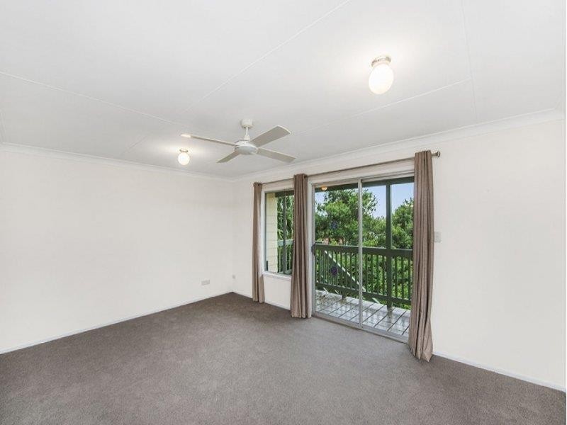 17 Donegal St, Berkeley Vale NSW 2261