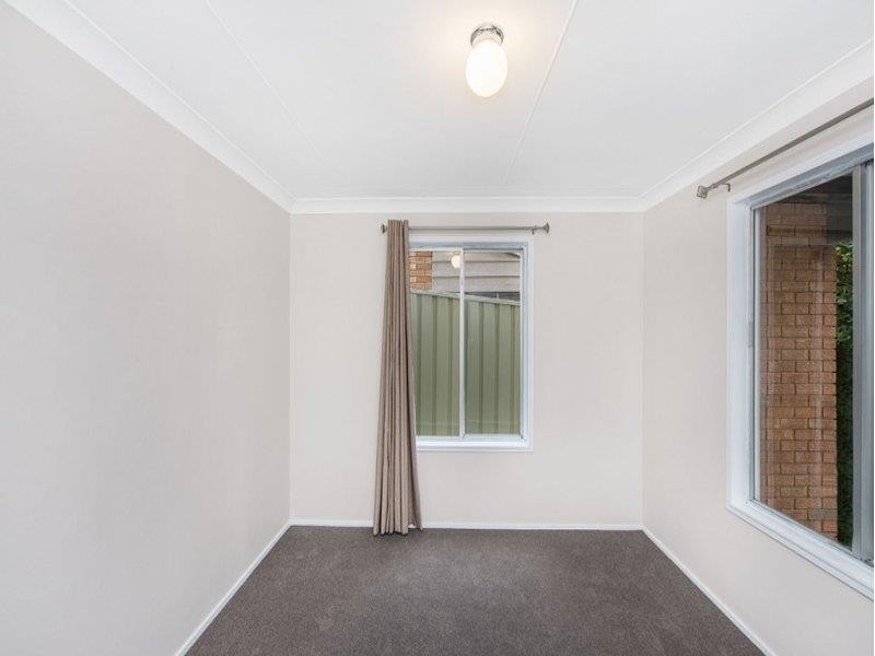 17 Donegal St, Berkeley Vale NSW 2261