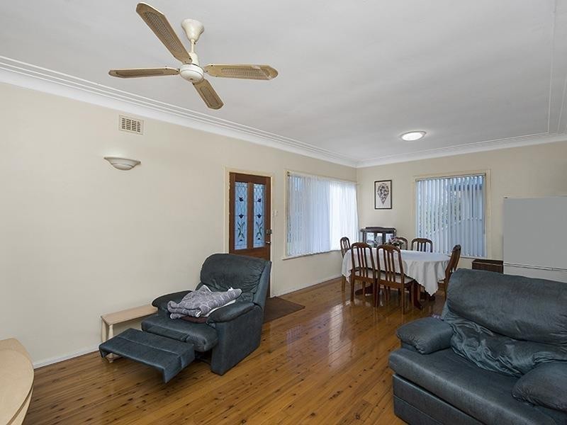 39 Dunvegan St, Mannering Park NSW 2259