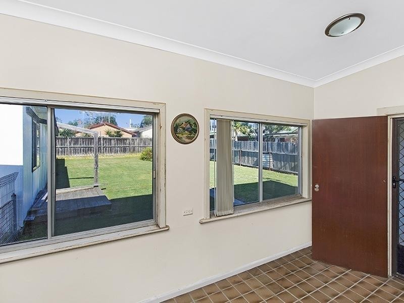 39 Dunvegan St, Mannering Park NSW 2259