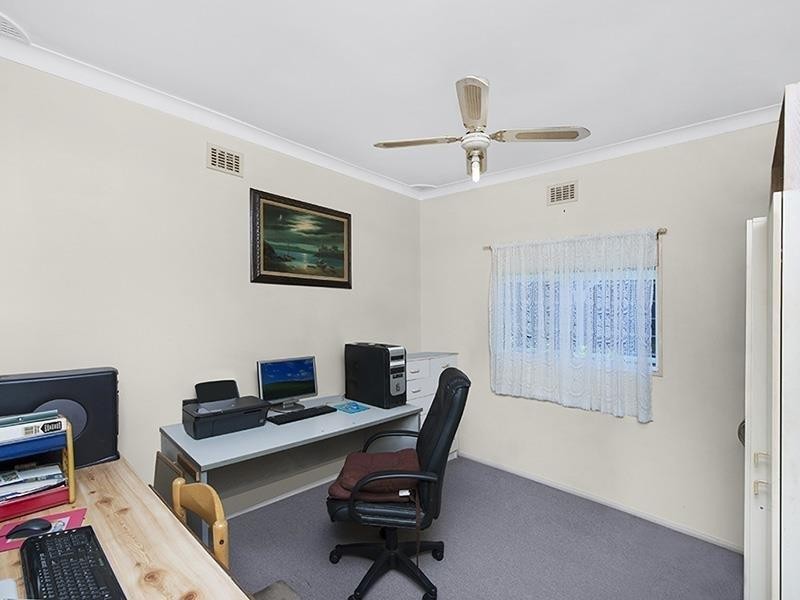39 Dunvegan St, Mannering Park NSW 2259