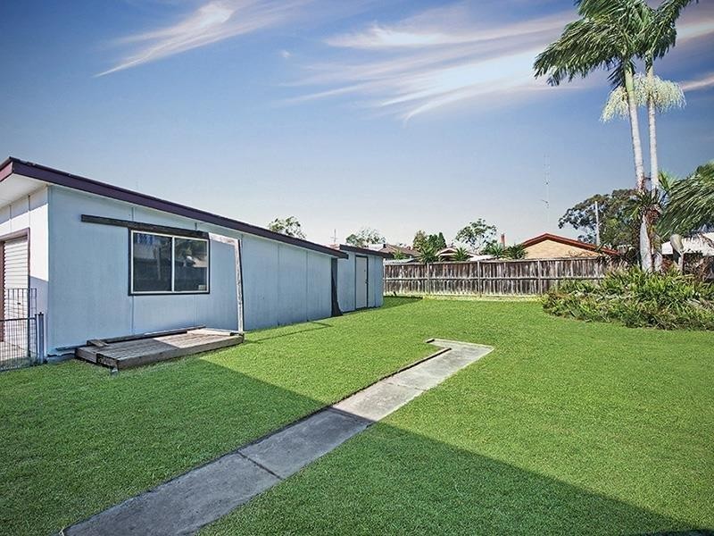 39 Dunvegan St, Mannering Park NSW 2259