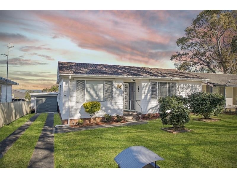 12 Sadie Ave, Gorokan NSW 2263