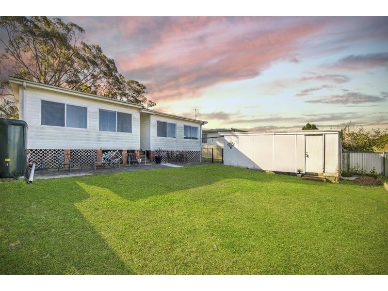 12 Sadie Ave, Gorokan NSW 2263