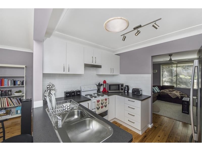 12 Sadie Ave, Gorokan NSW 2263