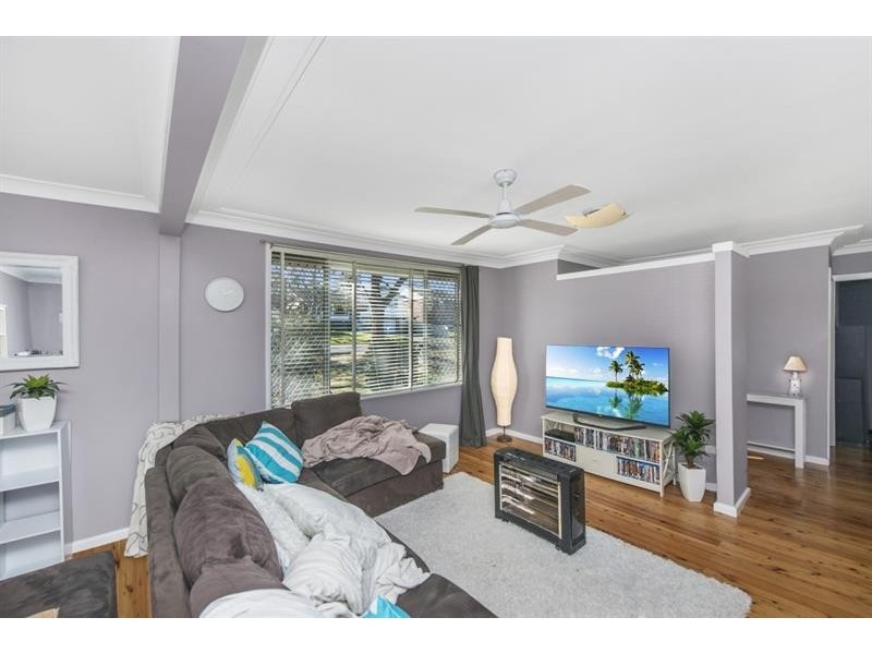 12 Sadie Ave, Gorokan NSW 2263