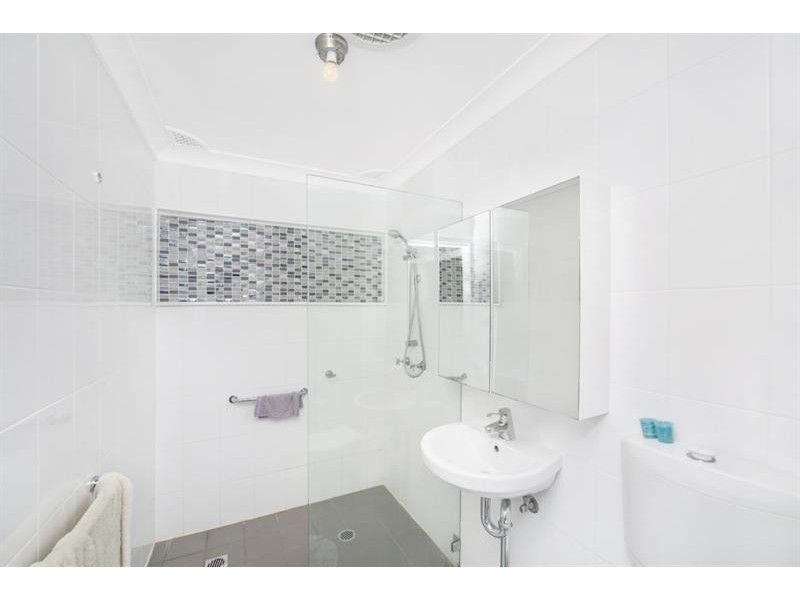 12 Sadie Ave, Gorokan NSW 2263