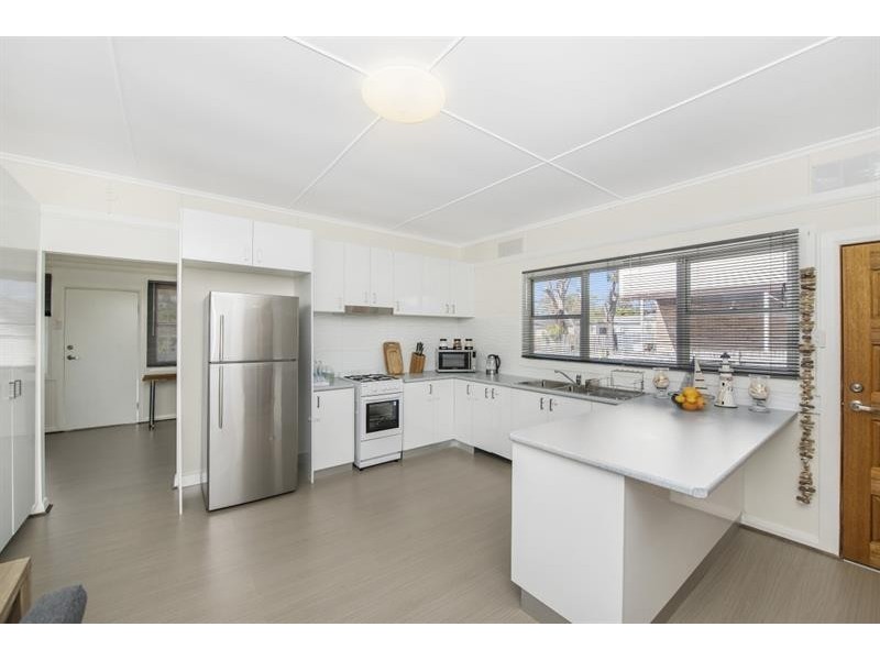 79 Ocean View Rd, Gorokan NSW 2263