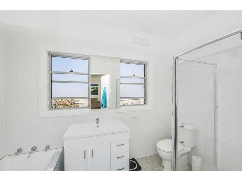 79 Ocean View Rd, Gorokan NSW 2263