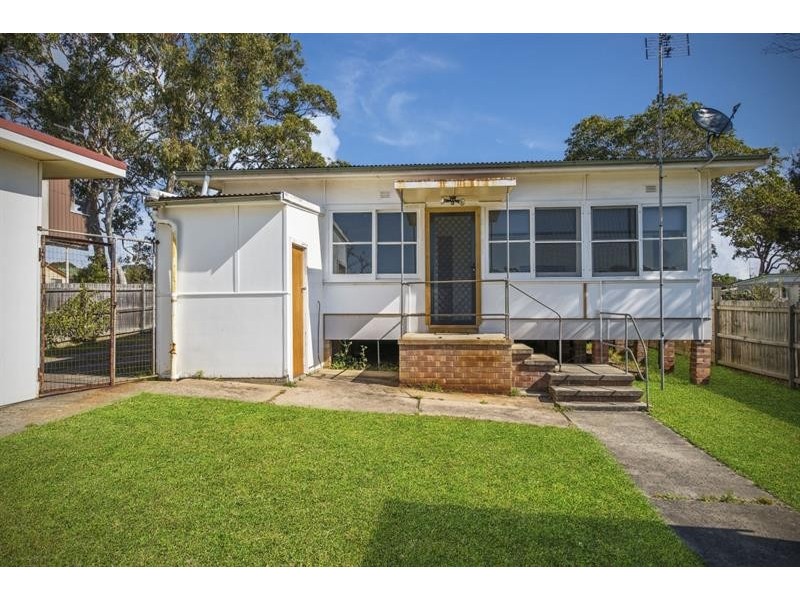 79 Ocean View Rd, Gorokan NSW 2263