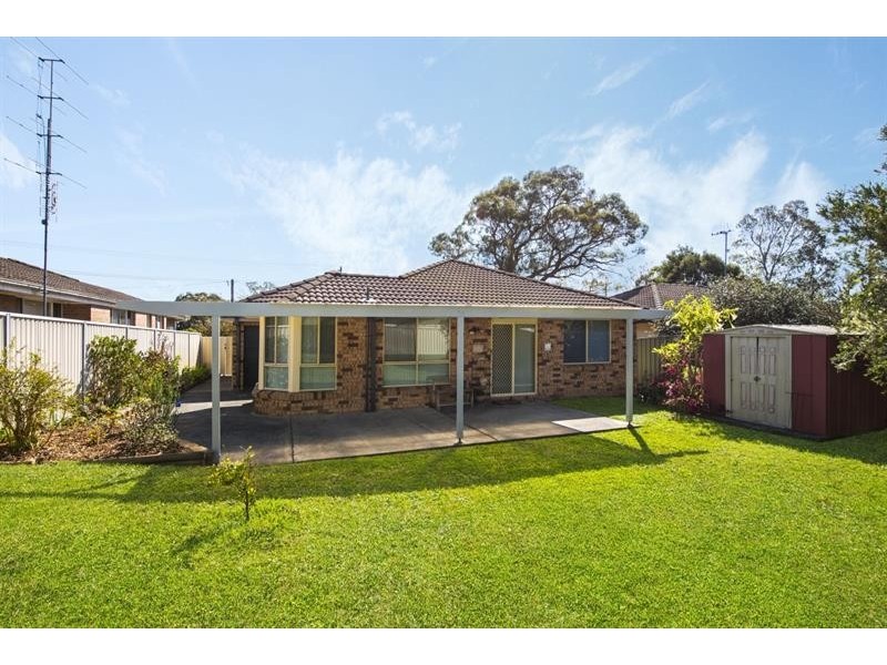 15 Pearce Rd, Kanwal NSW 2259