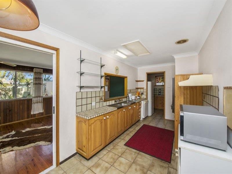 4 Jetty Avenue, Charmhaven NSW 2263