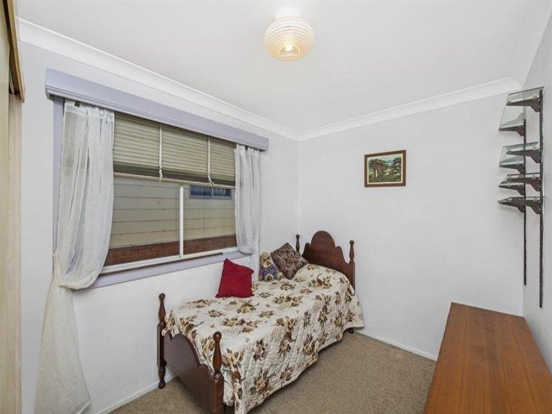 4 Jetty Avenue, Charmhaven NSW 2263