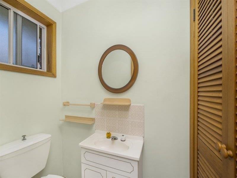 4 Jetty Avenue, Charmhaven NSW 2263