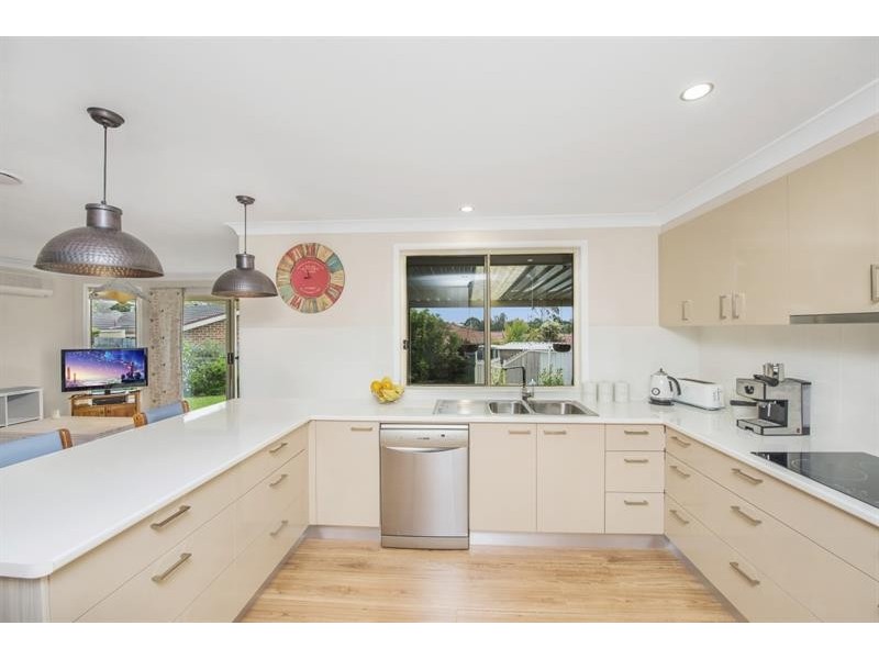 8 Woodside Ct, Lake Haven NSW 2263