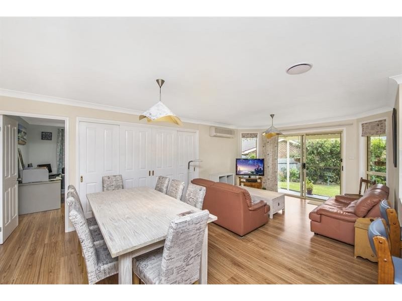 8 Woodside Ct, Lake Haven NSW 2263