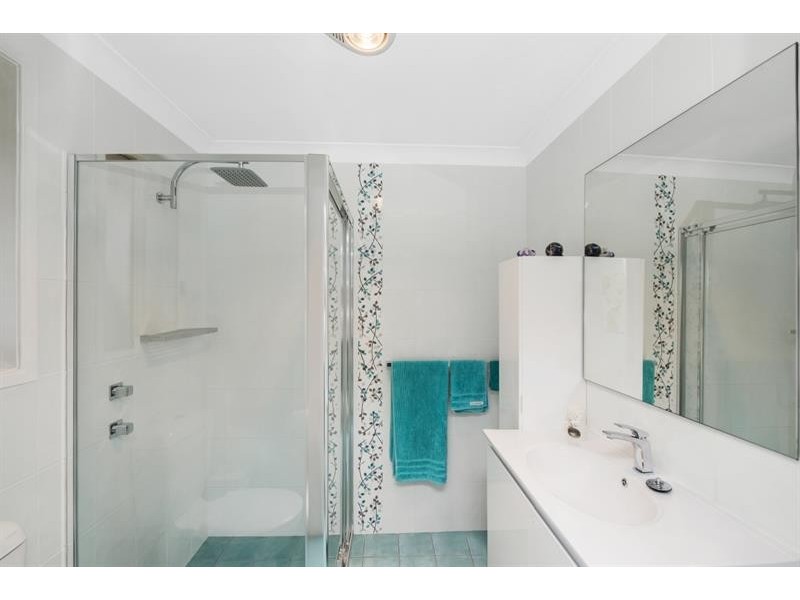 8 Woodside Ct, Lake Haven NSW 2263