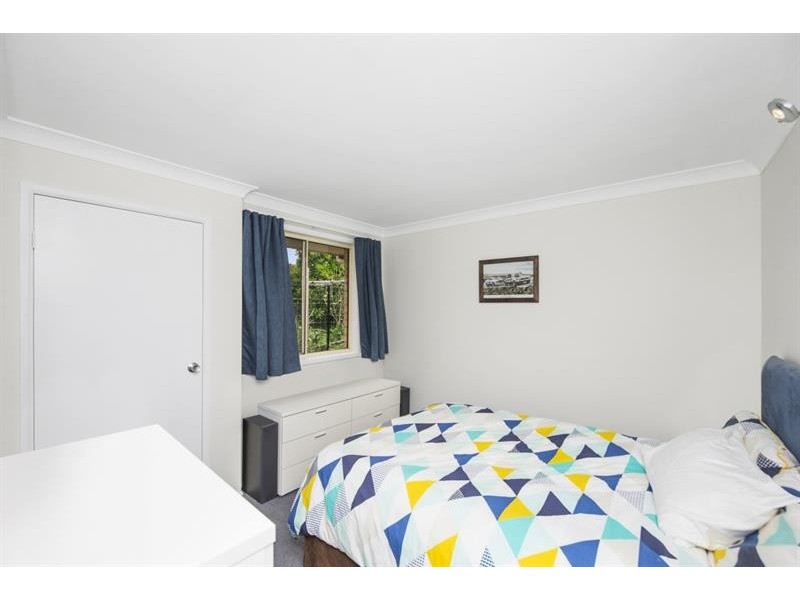 8 Woodside Ct, Lake Haven NSW 2263