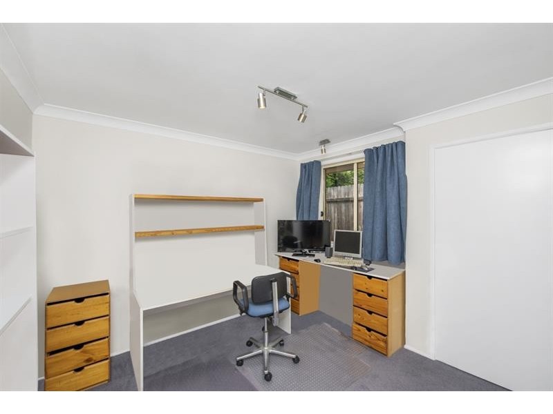 8 Woodside Ct, Lake Haven NSW 2263