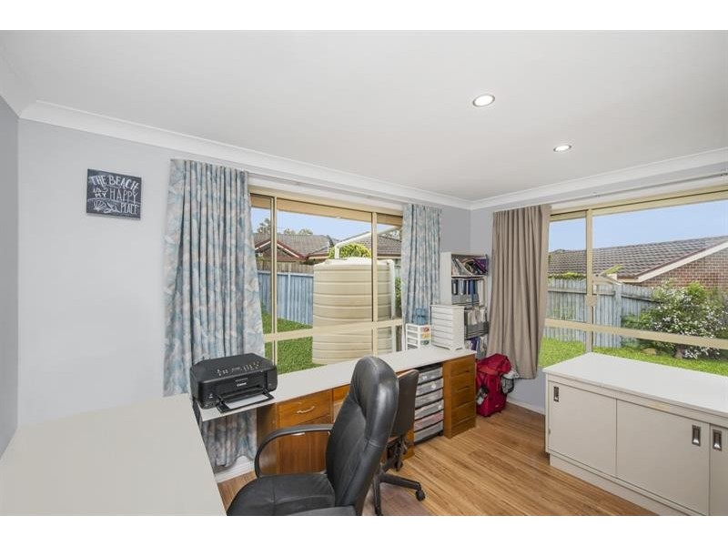 8 Woodside Ct, Lake Haven NSW 2263