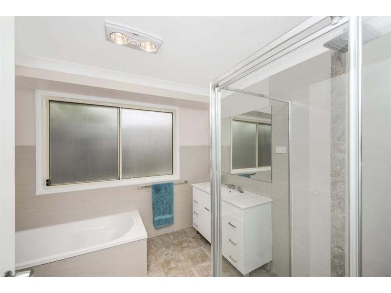 8 Woodside Ct, Lake Haven NSW 2263