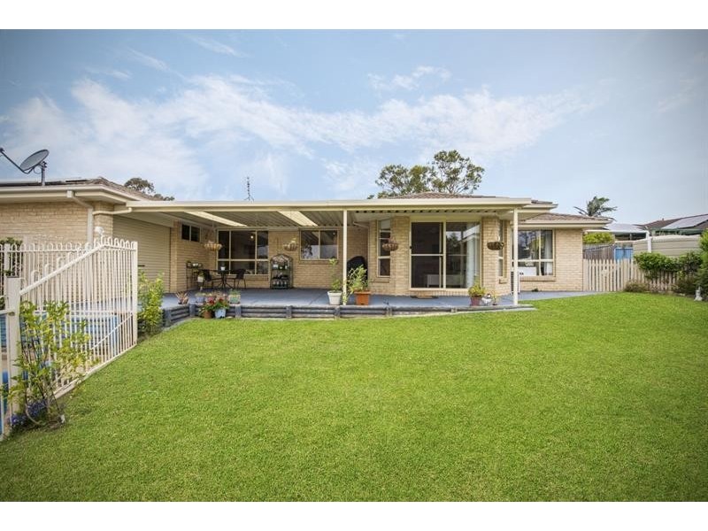 8 Woodside Ct, Lake Haven NSW 2263
