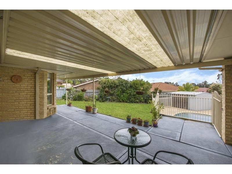 8 Woodside Ct, Lake Haven NSW 2263
