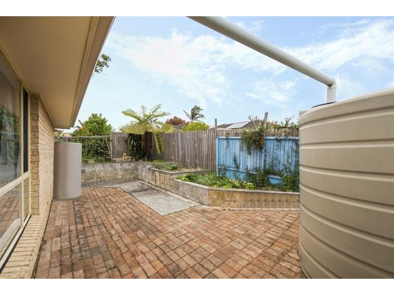 8 Woodside Ct, Lake Haven NSW 2263