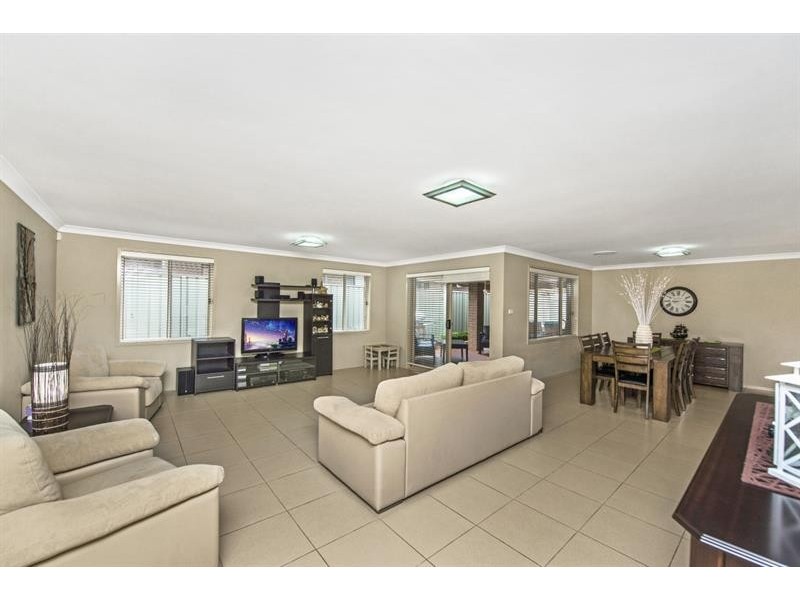 8 Narran Rd, Woongarrah NSW 2259