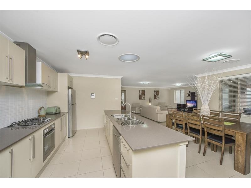8 Narran Rd, Woongarrah NSW 2259