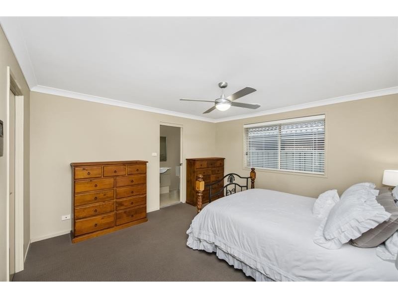 8 Narran Rd, Woongarrah NSW 2259