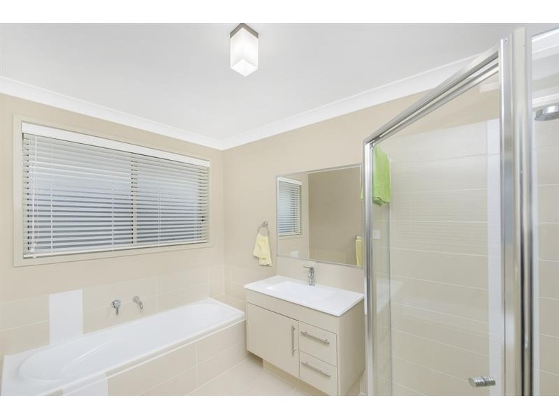 8 Narran Rd, Woongarrah NSW 2259
