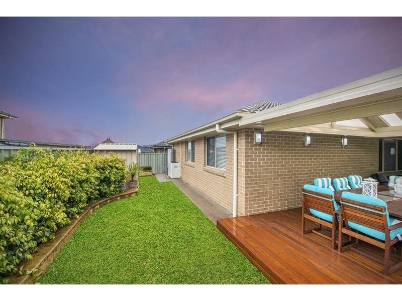 8 Narran Rd, Woongarrah NSW 2259