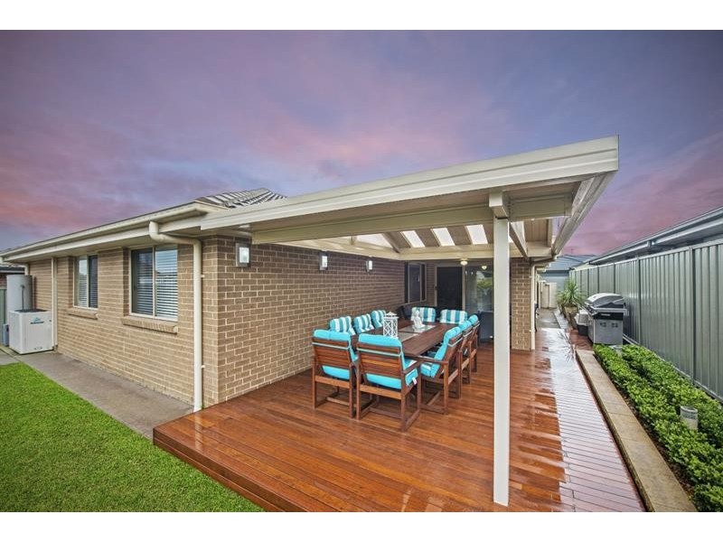 8 Narran Rd, Woongarrah NSW 2259