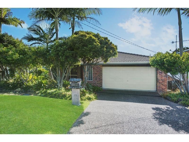 19 Vena Ave, Gorokan NSW 2263