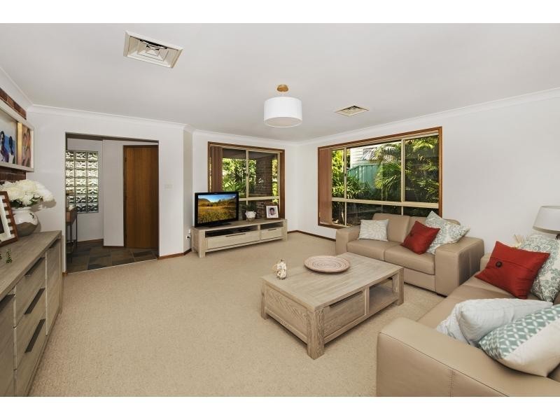 19 Vena Ave, Gorokan NSW 2263