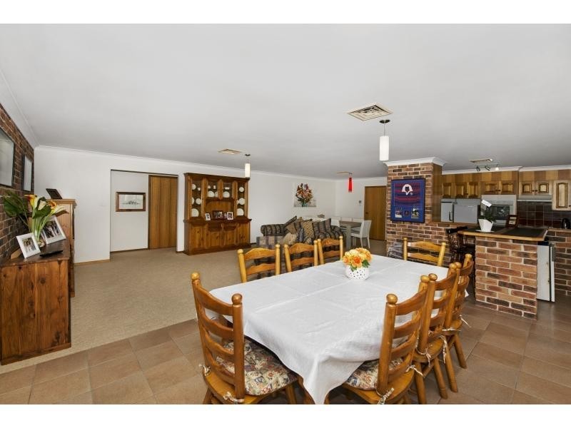 19 Vena Ave, Gorokan NSW 2263