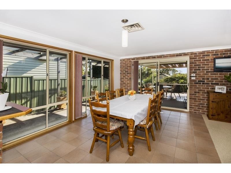 19 Vena Ave, Gorokan NSW 2263
