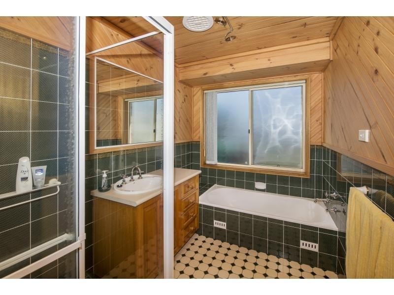 19 Vena Ave, Gorokan NSW 2263