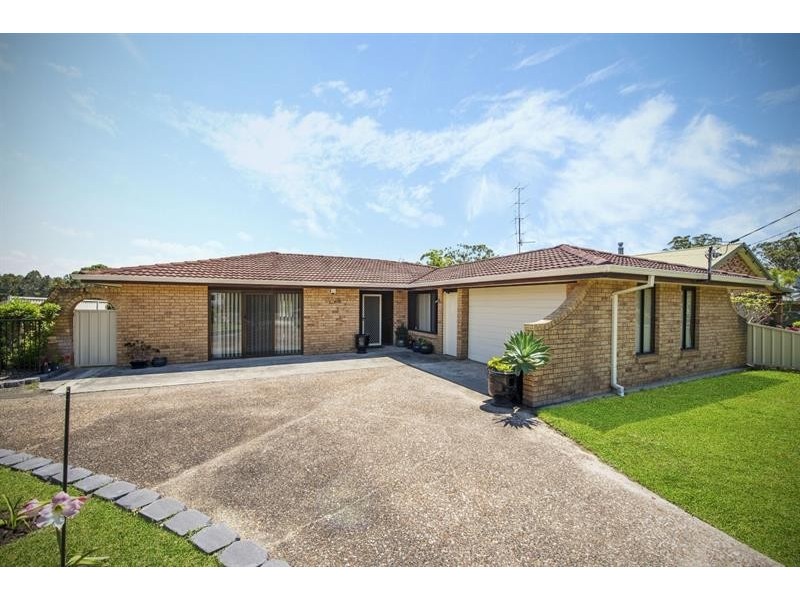 2 Kanimbla Ave, Charmhaven NSW 2263