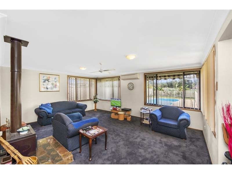 2 Kanimbla Ave, Charmhaven NSW 2263