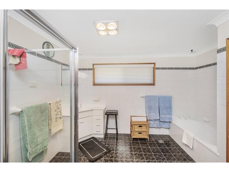 2 Kanimbla Ave, Charmhaven NSW 2263