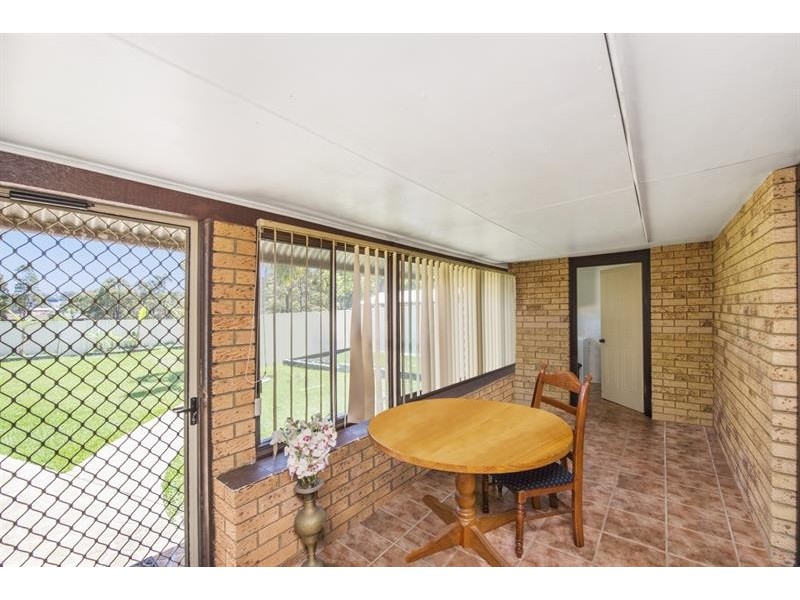 2 Kanimbla Ave, Charmhaven NSW 2263