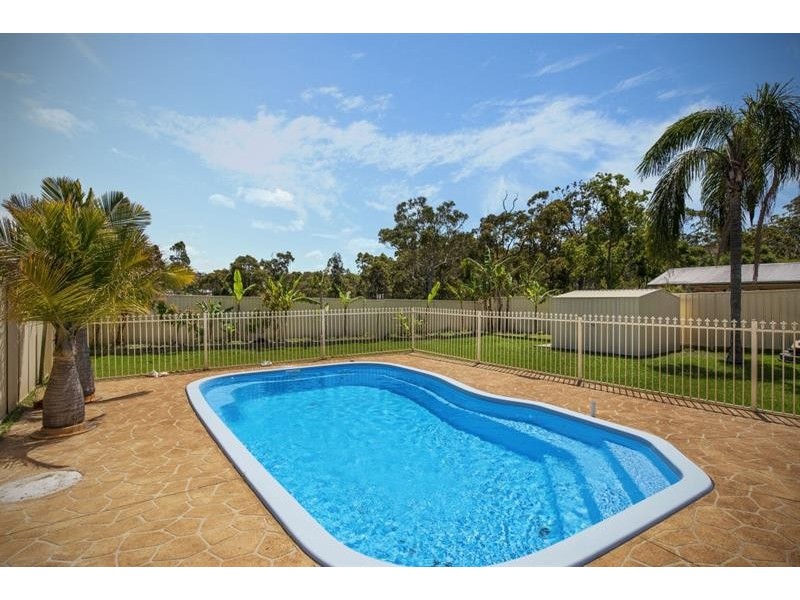 2 Kanimbla Ave, Charmhaven NSW 2263