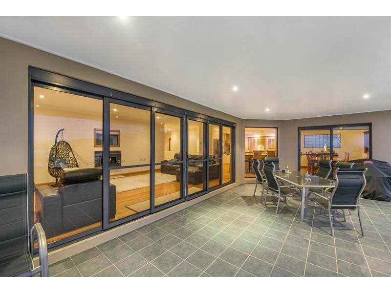 18 Soldiers Point Dr, Norah Head NSW 2263