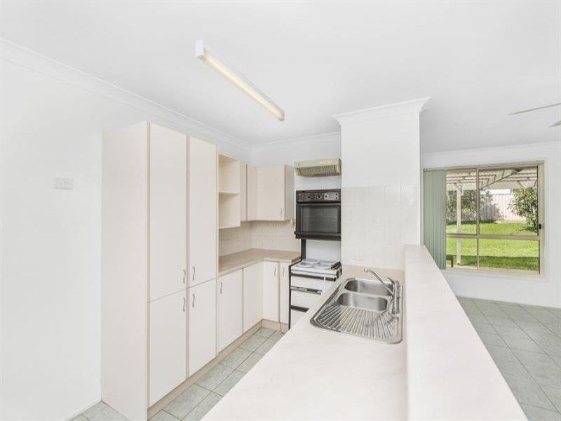15 Pearce Rd, Kanwal NSW 2259