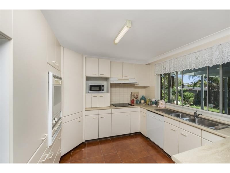 7 Telopea Cl, Lake Haven NSW 2263