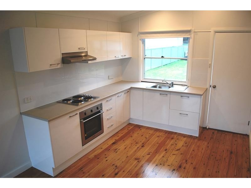 10 Charmhaven Ave, Charmhaven NSW 2263